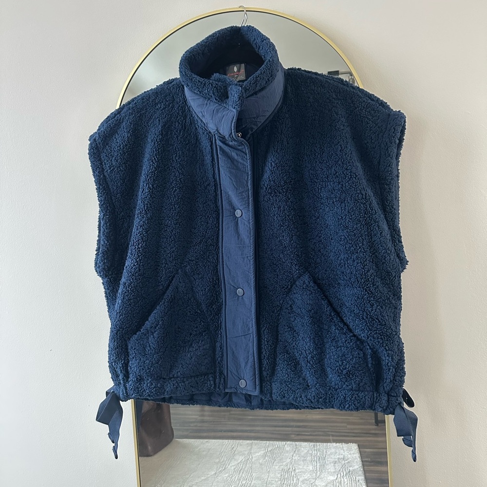 FP Scout It Out Embroidered Fleece Vest - Picture 3 of 13